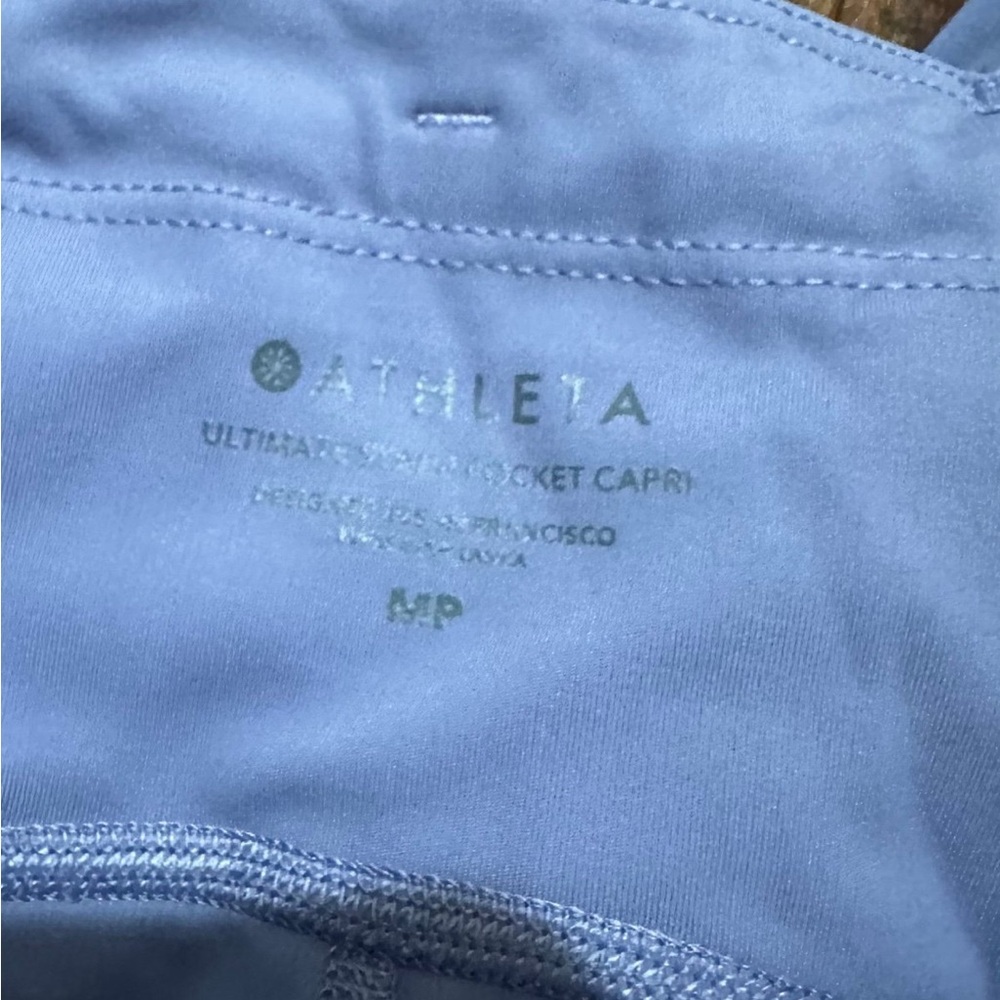Athleta ultimate stash capri - Picture 4 of 8